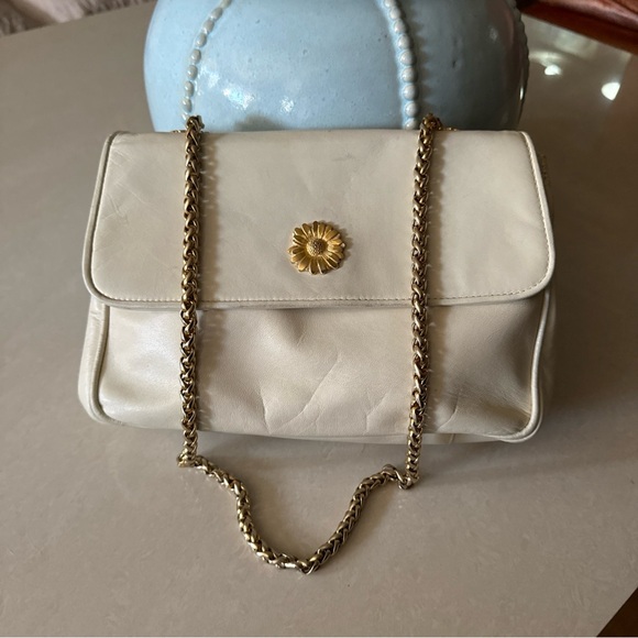 Escada Cream Leather Bag with Gold Chain flower detail - Picture 7 of 15